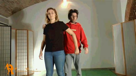 Valentina casual ballbusting selfdefense。